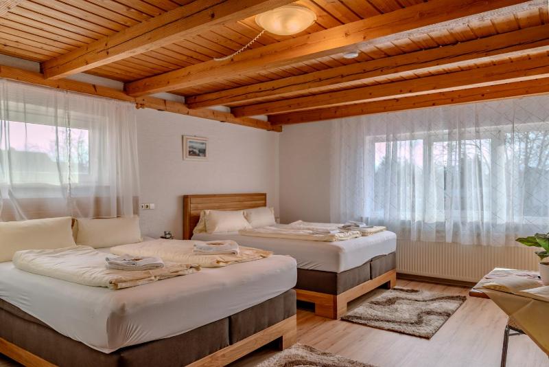 Double Room with Balcony image 3