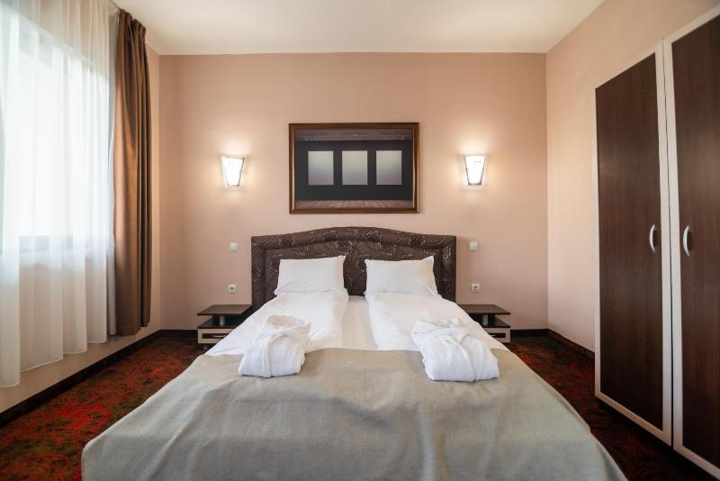 One-Bedroom Apartment image 2