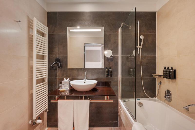 Executive Room image 3