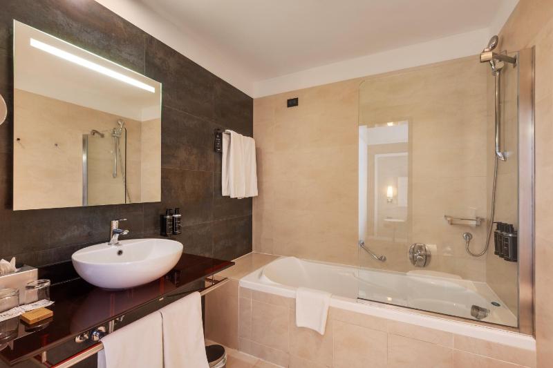 Executive Room image 2