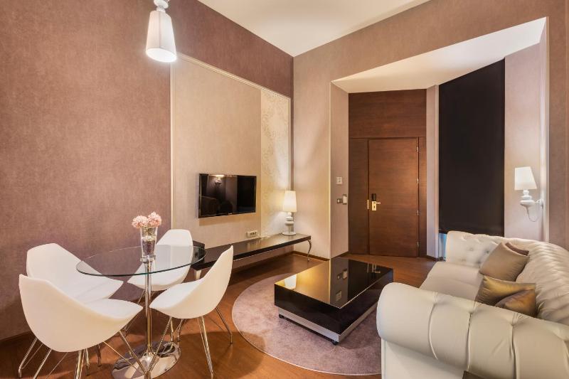Deluxe Suite image 2