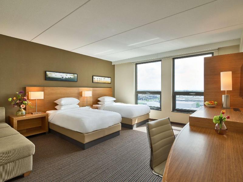 Twin Room image 1