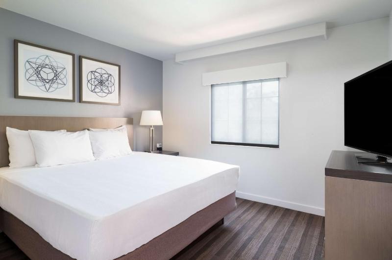 Two-Bedroom Suite with Sofa Bed image 3