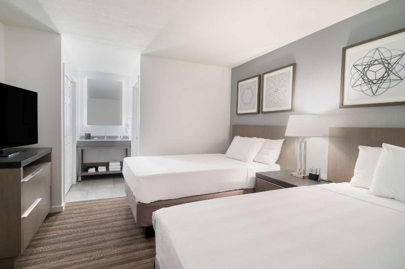 Two-Bedroom Suite with Sofa Bed image 2