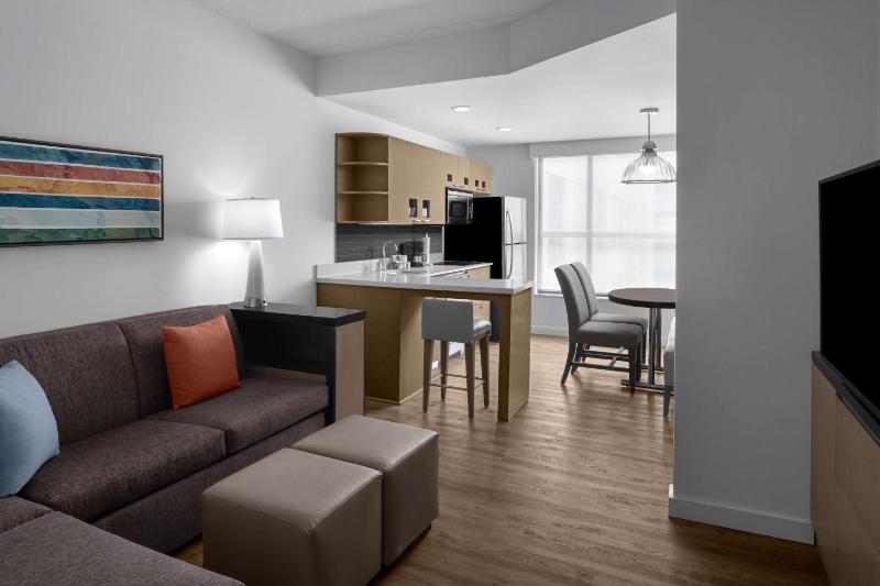 One-Bedroom King Suite image 3