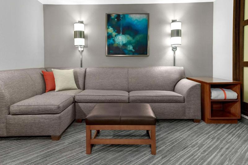 Double Room with Two Double Beds and Sofa Bed image 1