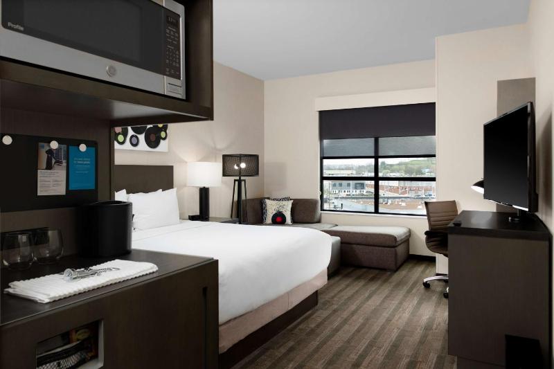 King Room with Sofa Bed image 1