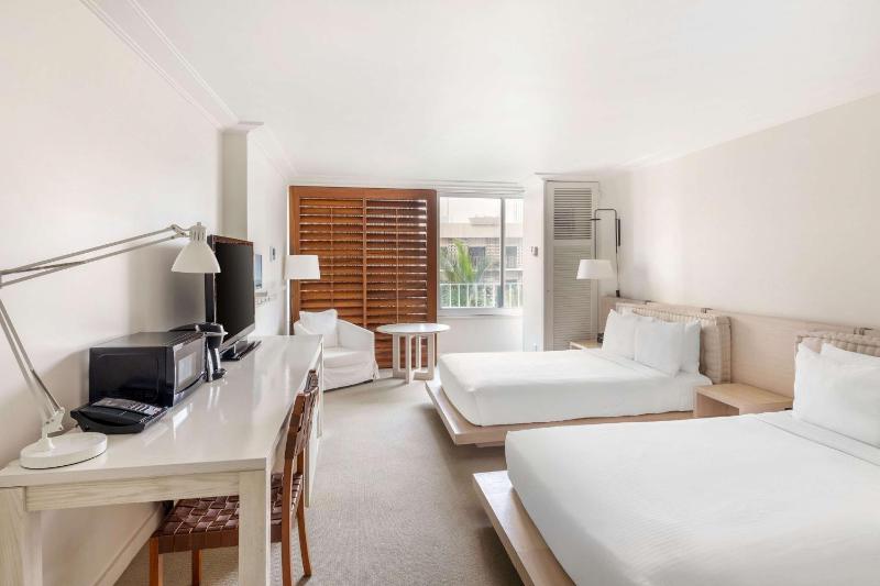 Double Room with Two Double Beds with City View image 4