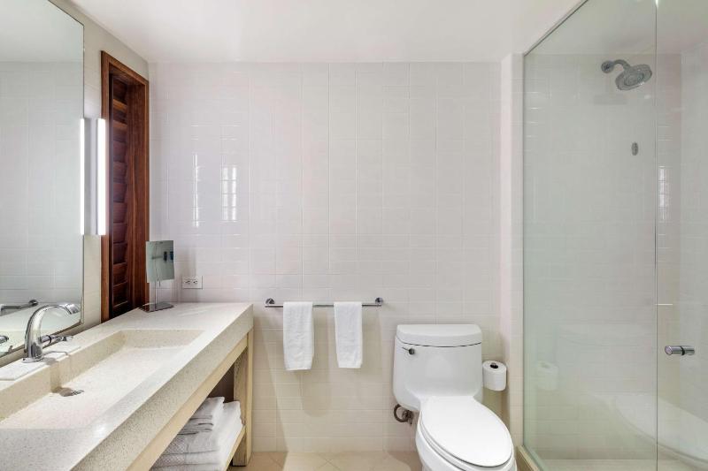 Double Room with Two Double Beds with City View image 3