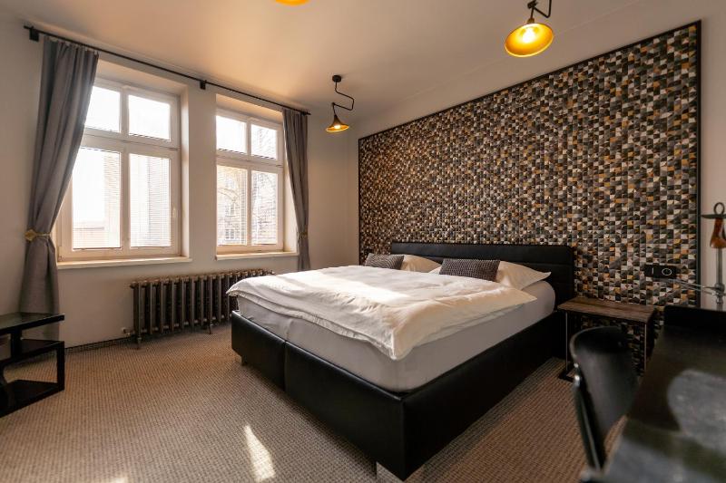 Standard Family Room image 1