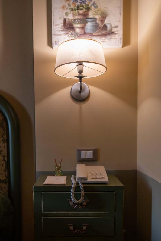 Single Room image 4
