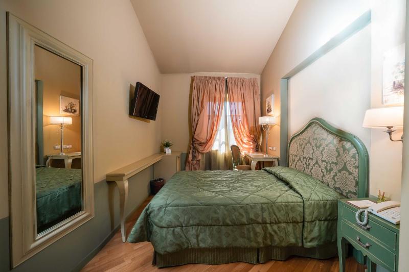 Single Room image 3