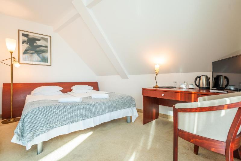 Large Double Room image 3