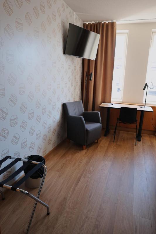 Twin Room image 3