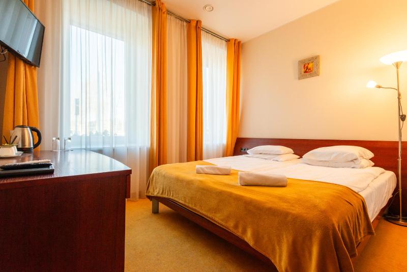 Standard Double Room with City View image 1