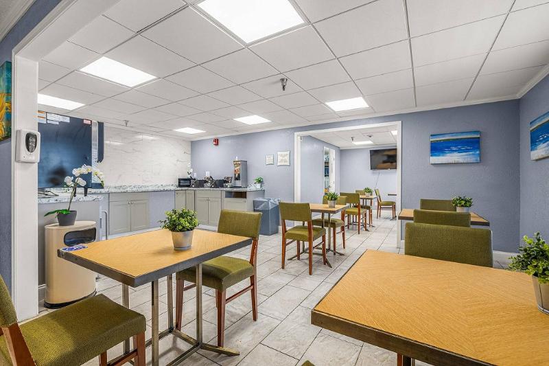 La Quinta Inn & Suites by Wyndham Tampa/Brandon West - image 18