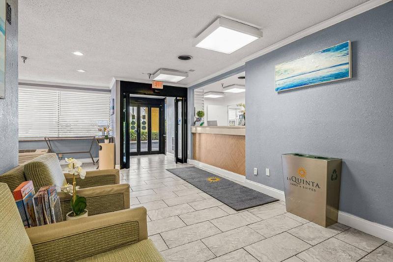 La Quinta Inn & Suites by Wyndham Tampa/Brandon West - image 16