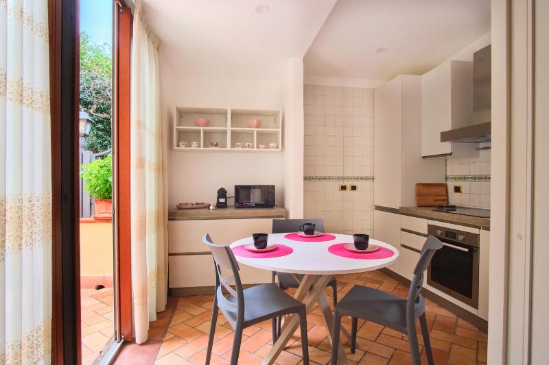 Pink Star Napoli Luxury Apartment - image 8