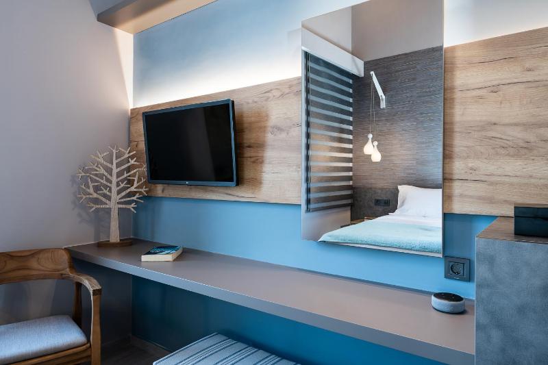Superior Suite with Sea View Upper Floor image 2