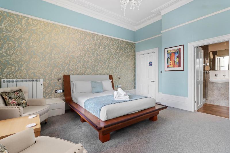 Superior Double Room image 4