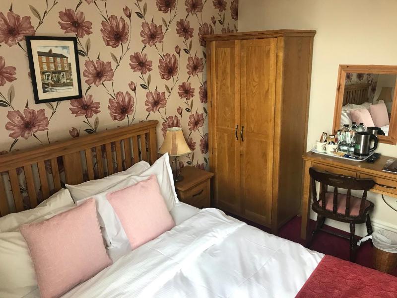 Small Double Room image 2