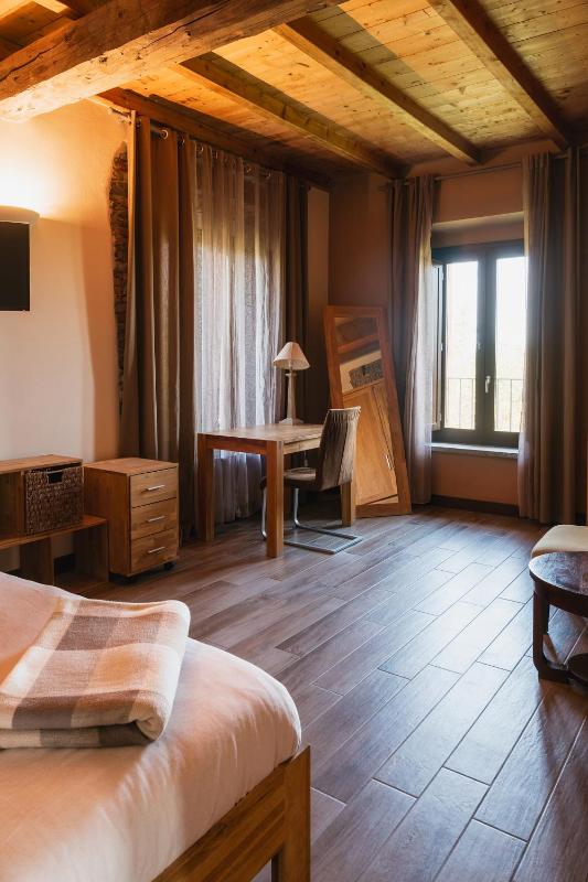 Double Room with Lake View image 1