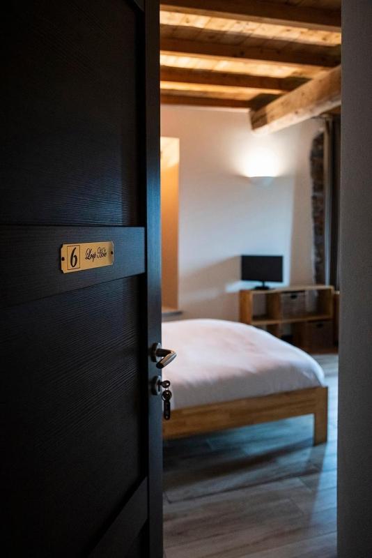 Double Room with Lake View image 4