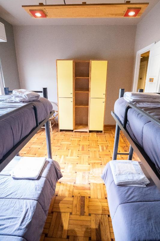 Quadruple Room with Bathroom image 4