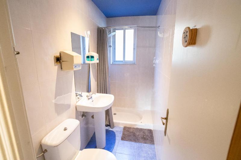 Quadruple Room with Bathroom image 2