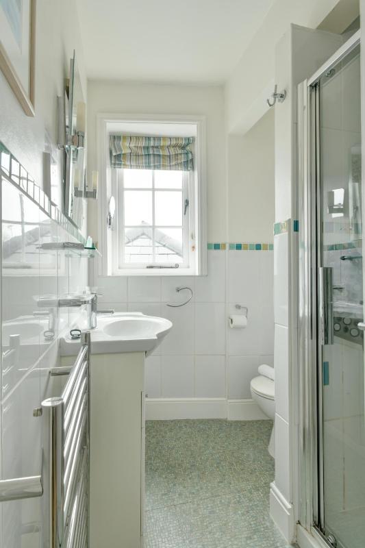 Double Room image 3