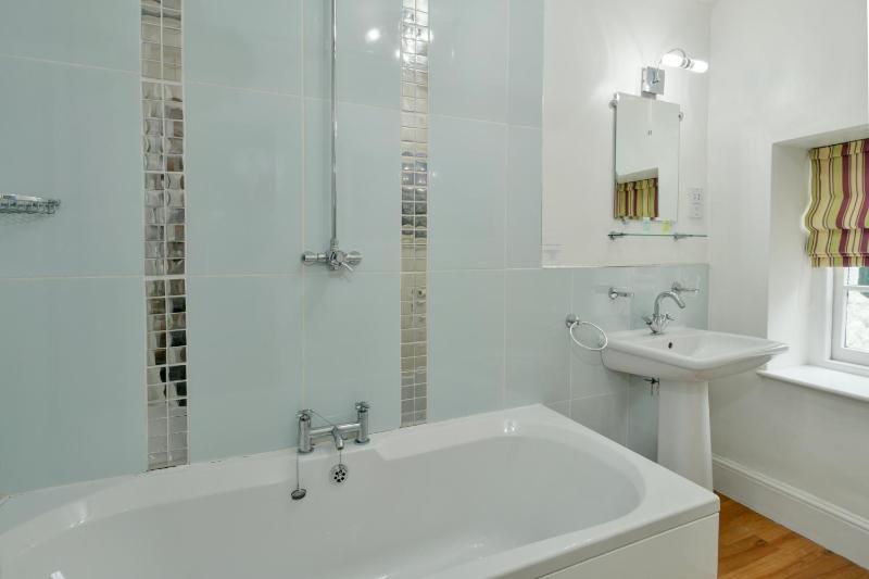 Single Room image 3