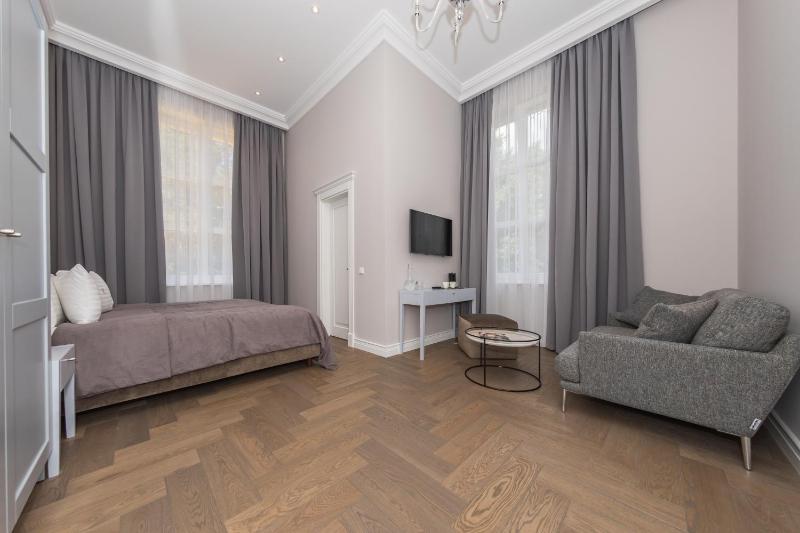 Large Double Room image 2
