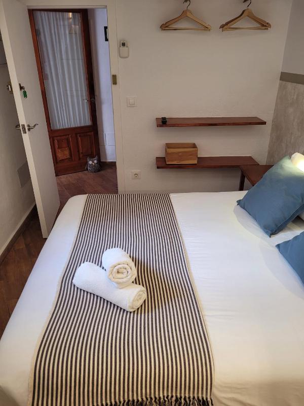 Standard Double Room image 3