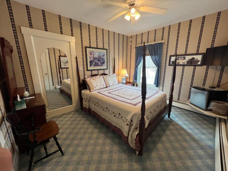 Deluxe Queen Room image 1