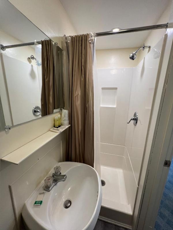 Deluxe Quadruple Room image 2