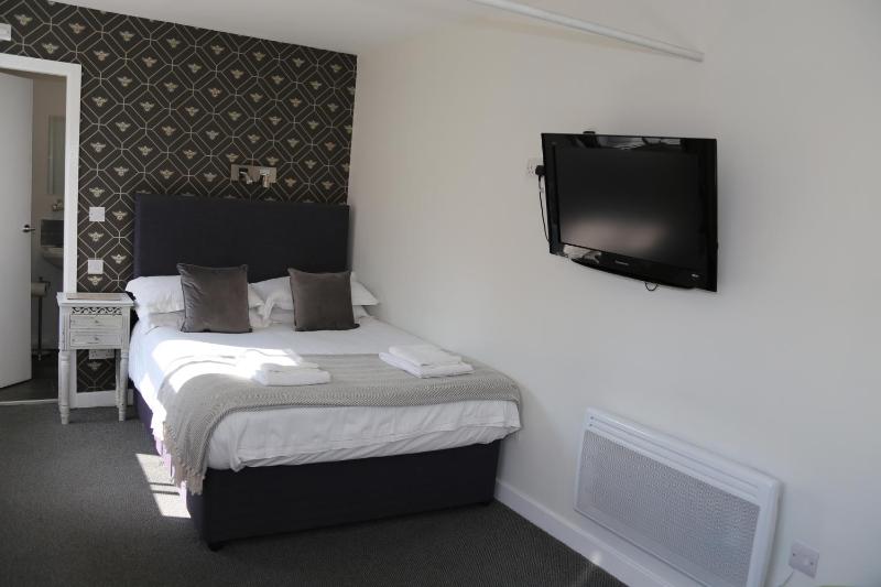 Double or Twin Room with Shower image 3