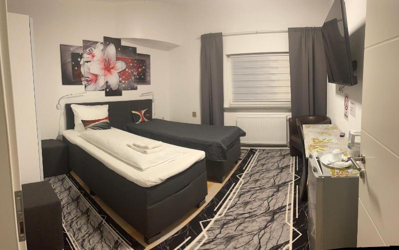 Budget Double Room image 4