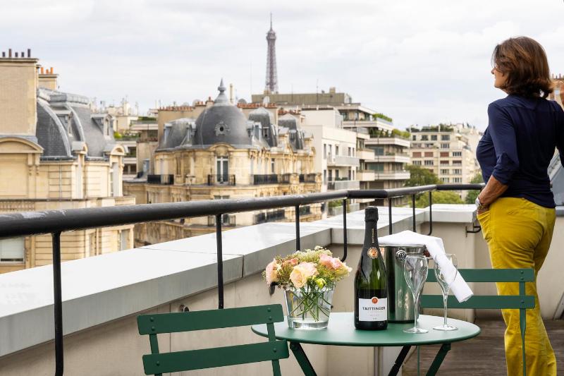 Suite with City View image 2