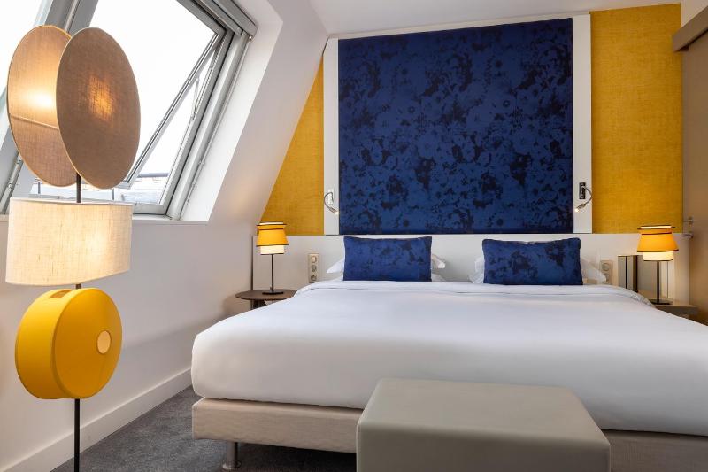 Suite with City View image 4