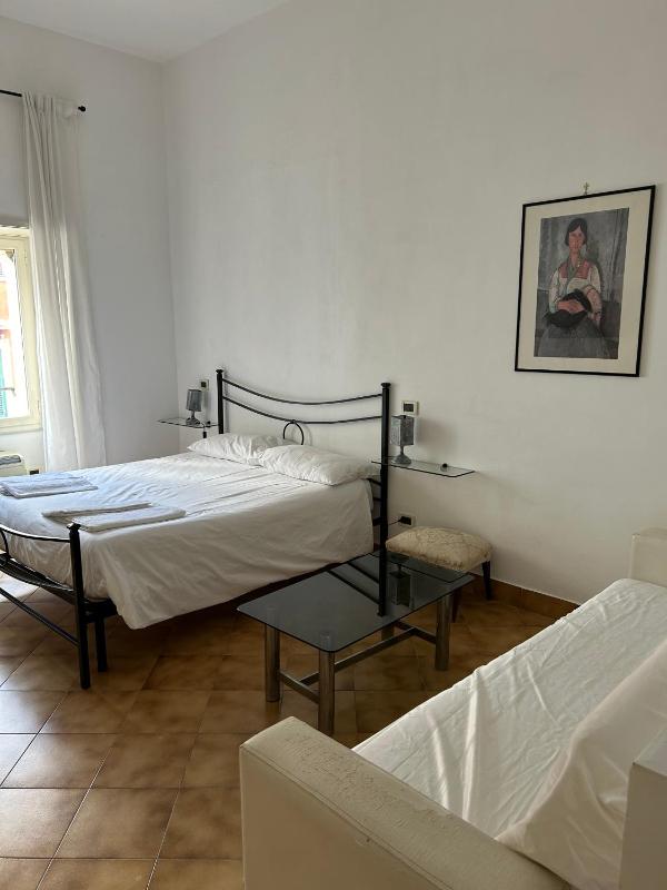 Double Room with Park View image 3