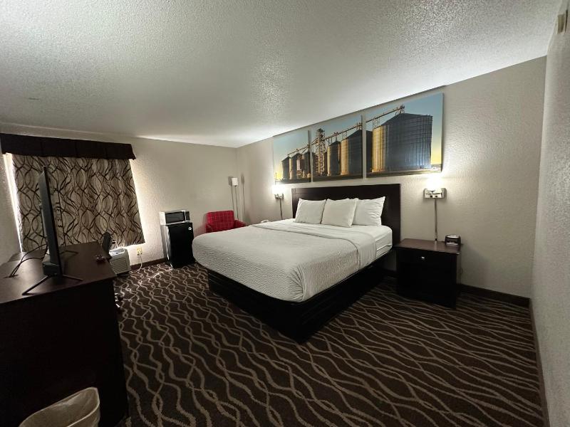 King Room - Non-Smoking image 3