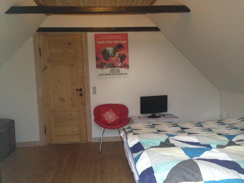 Double Room with Shared Shower and Toilet image 1