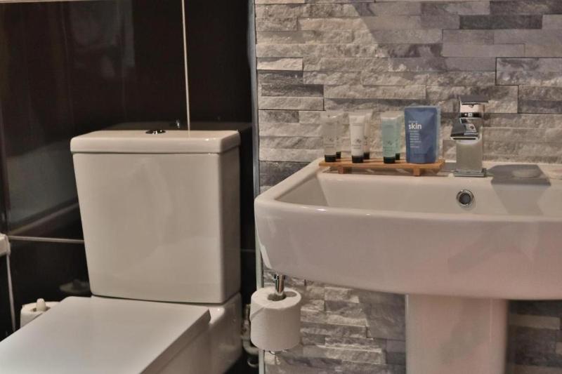 Loch View Double Room image 2