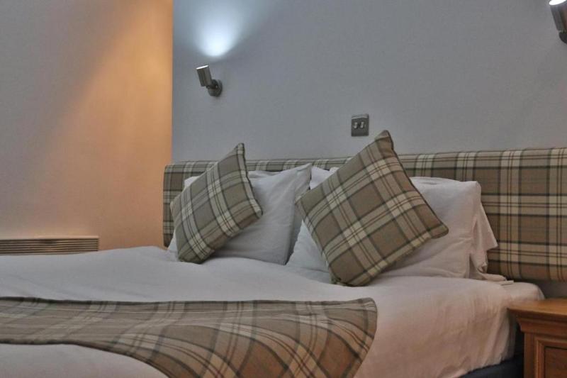 Budget Double Room image 3