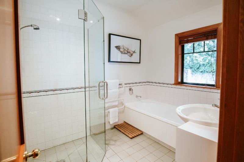 Bullock Creek Chalet - Sleeps 8 - Lake & Mountain Views - Private & Secluded - image 13