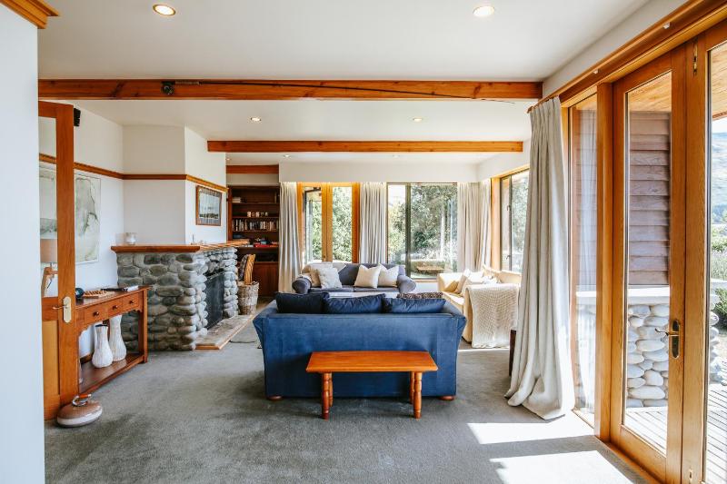 Bullock Creek Chalet - Sleeps 8 - Lake & Mountain Views - Private & Secluded - image 15