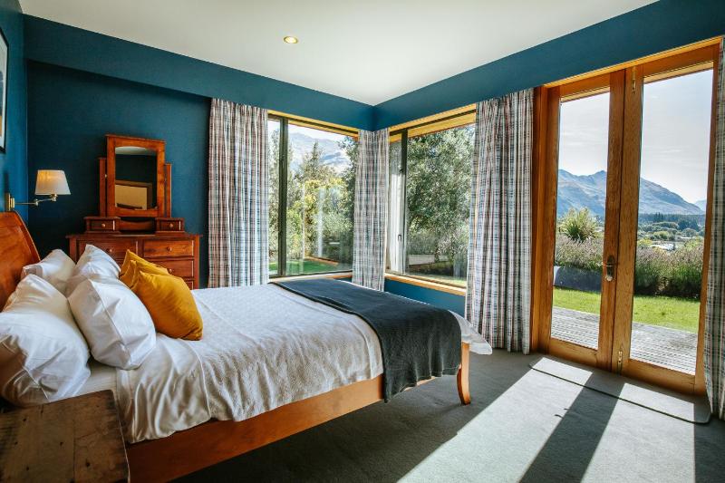 Bullock Creek Chalet - Sleeps 8 - Lake & Mountain Views - Private & Secluded - image 12