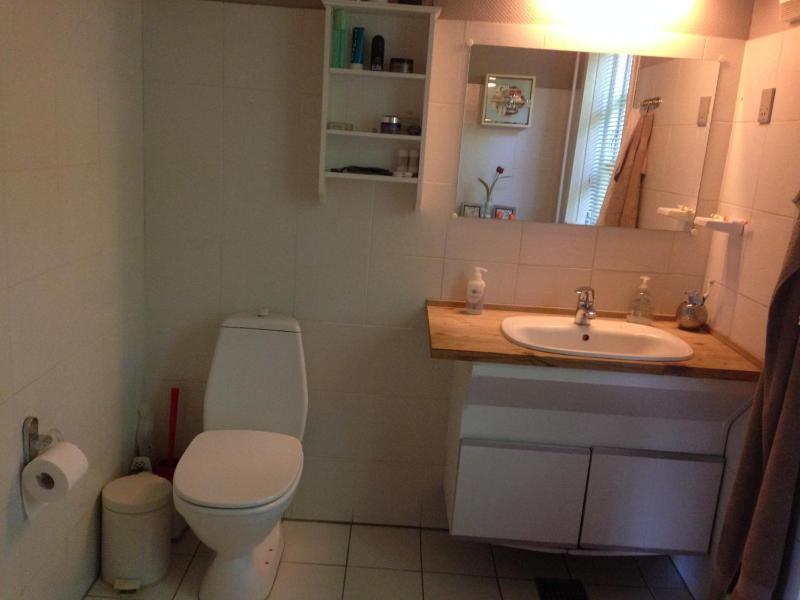 Double Room with Shared Shower and Toilet image 3