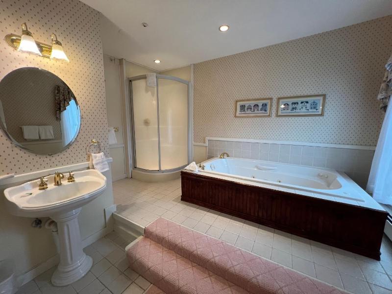 Luxury King Room image 3