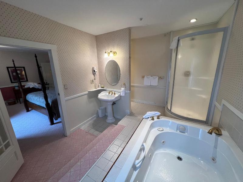 Luxury King Room image 2